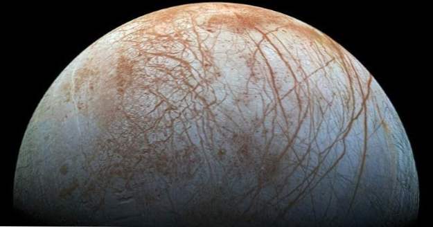 10 Out-of-This-World-Fakten über Jupiters Mond Europa (Platz)