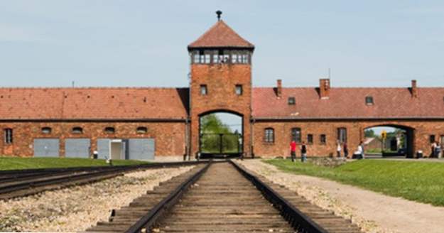 10 anmärkningsvärda människor som släppte sig från Auschwitz (Människor)