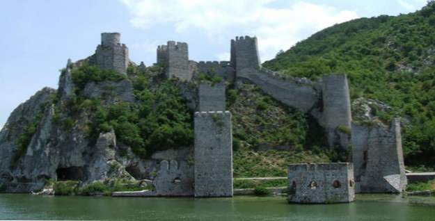 10 forts et châteaux en ruines uniques (L'histoire)