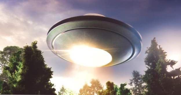 10 Påstådda UFO-siktningar vittnade av studenter på skolan (Konstiga saker)