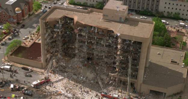 10 Tydliga konspirationer som omger 1995 Oklahoma City Bombing (Konstiga saker)