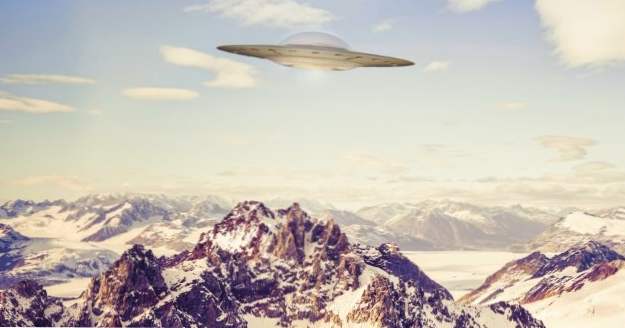 10 Höhlen und Berge verbunden mit UFO und außerirdischen Aktivitäten (Komisches Zeug)