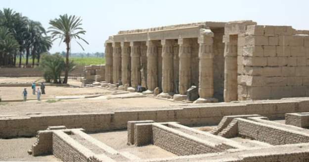 10 fascinantes estructuras egipcias que no son pirámides