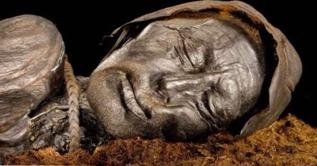 10 Ancient Bog Bodies som kommer att förvåna dig (Konstiga saker)