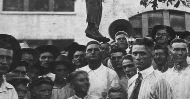 10 Gut-Wrenching berättelser om afroamerikanska kvinnor som var Lynched (Brottslighet)