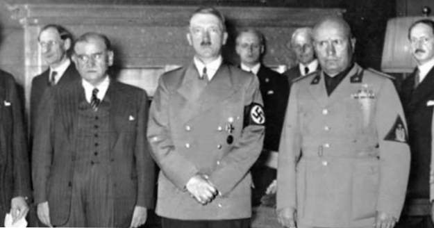 10 turbulente Leckerbissen um Hitlers einen Hoden