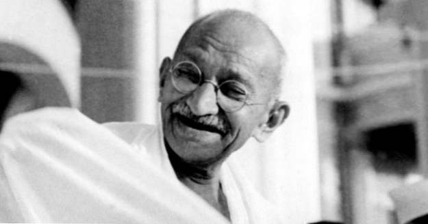 10 Nyfiken kontroverser om Mahatma Gandhi (Historia)