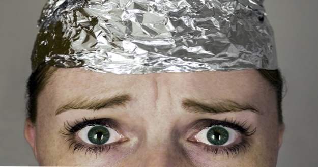 10 Goofy Conspiracy Theories om Mind Control (Konstiga saker)