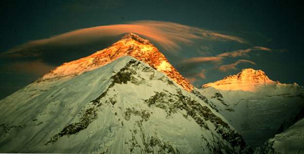 10 historias terribles de la vida y la muerte en el Monte Everest